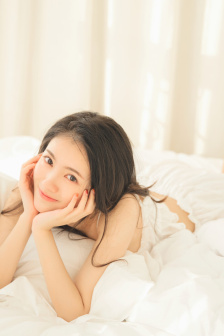 一面亲一面膜下奶